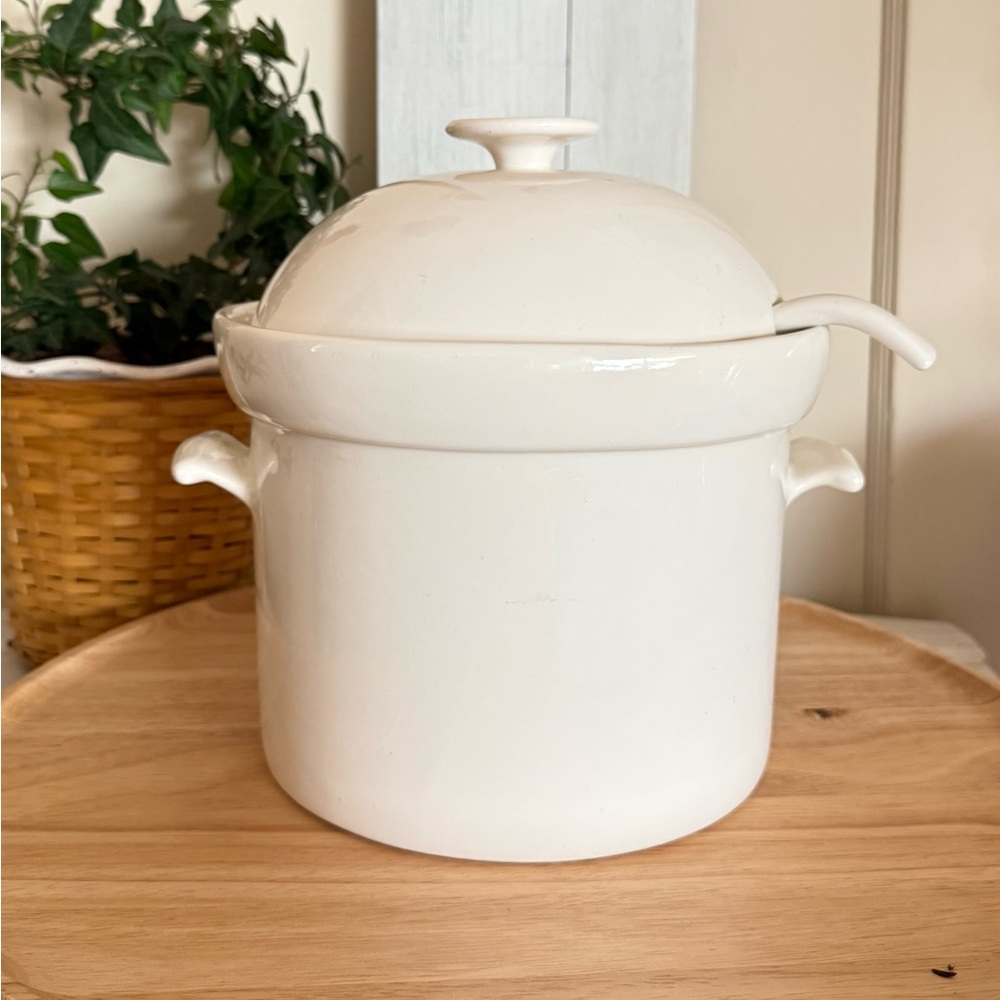 Vintage Ironstone Covered Soup Tureen, 1 gallon, with Ladle, Ivory - Picture 13 of 13